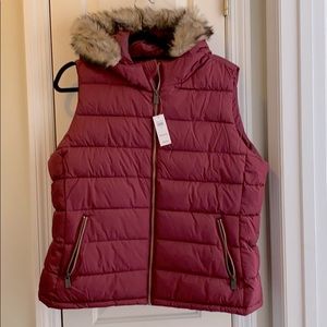 Gap faux fur trimmed hooded puffer vest